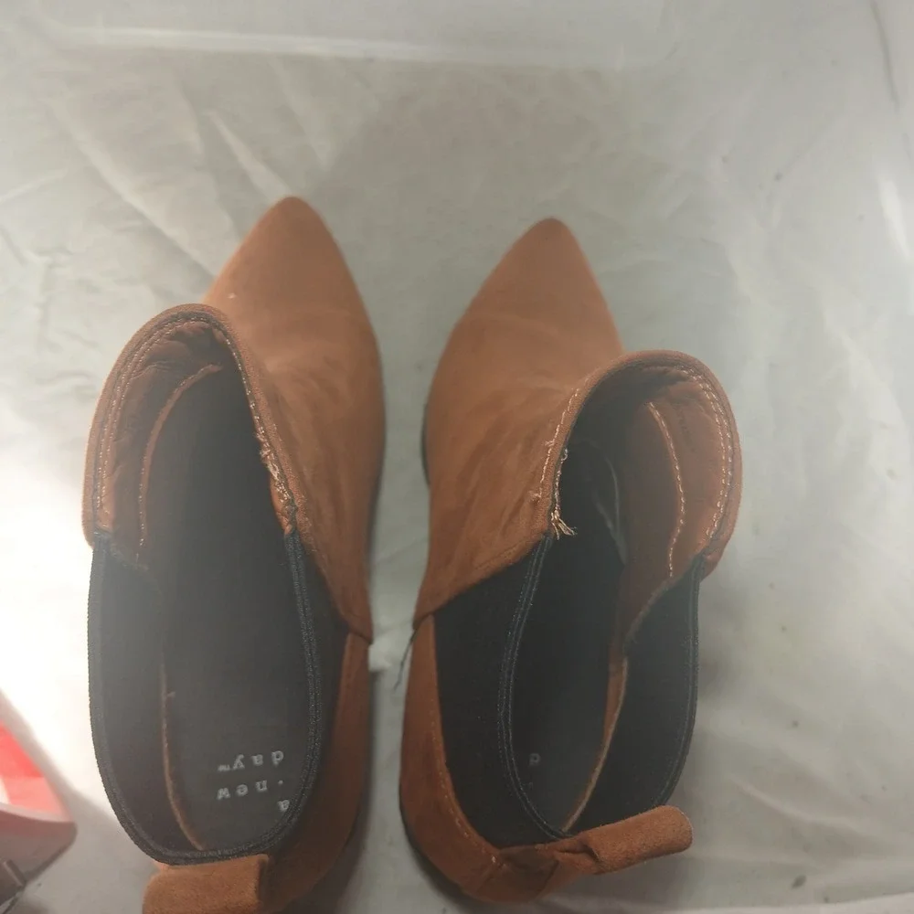 A New Day‎ Womens Cognac Brown Faux Suede Pointed Toe Chelsea Ankle Boots 8.5